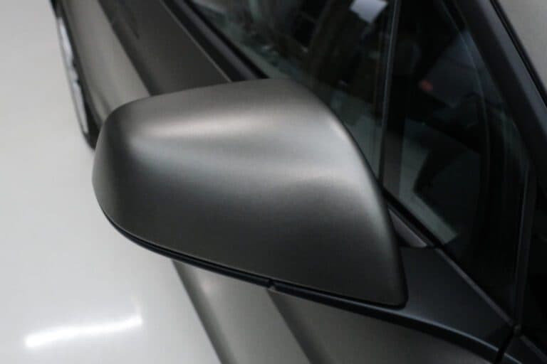 Helfoliering av SUV i glans rød Avery Dennison vinylfolie hos Show Off Sandnes