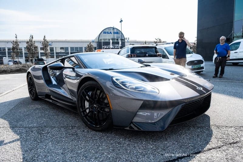 Comparison of full wrap and partial wrap on vehicles