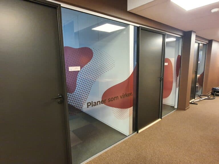 Glass decor with graduated frosted film for meeting rooms and privacy in open-plan office