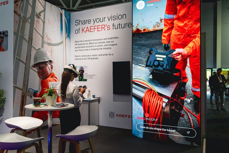 Modulstand med grafisk vegg og møteområde for Nor-Shipping 2025 i Oslo