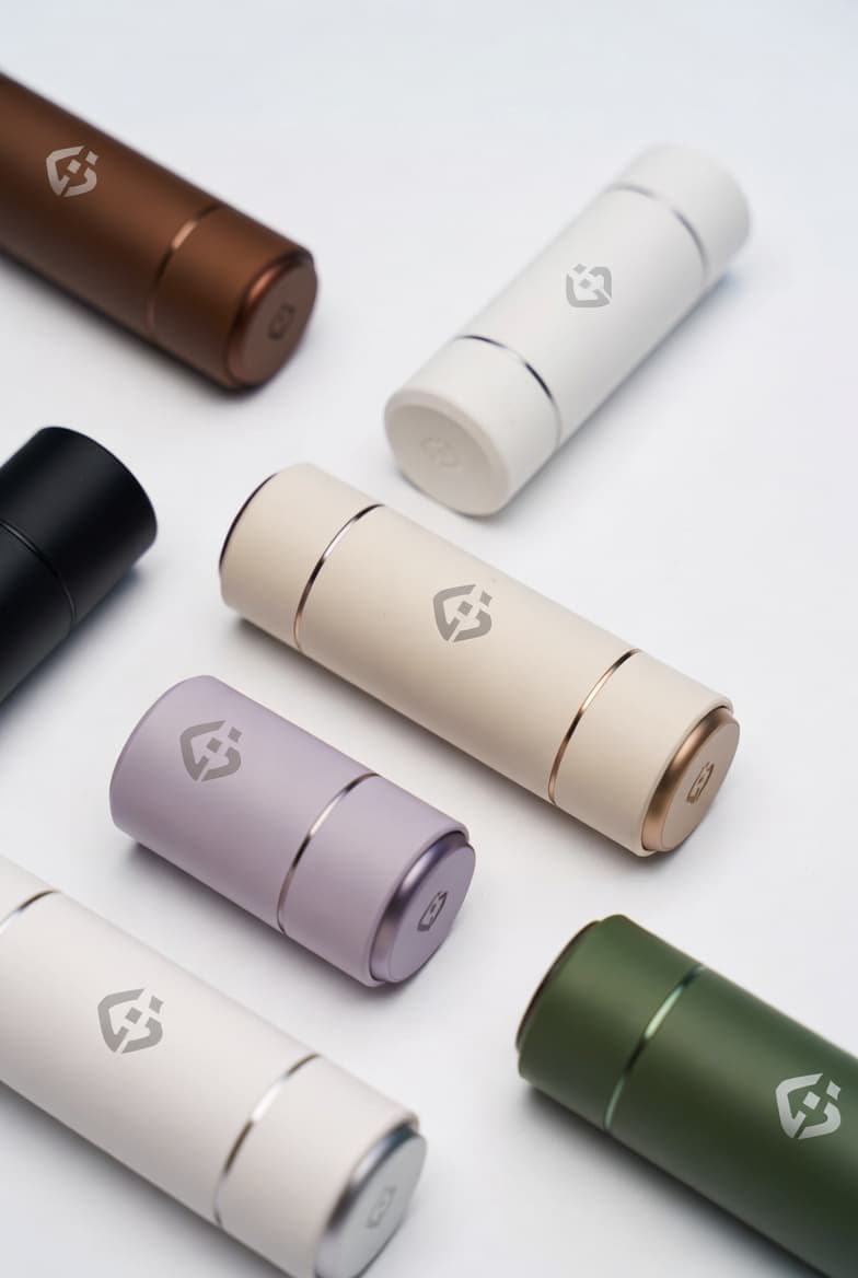 Termoflasker med logo i syv farger som populære messegiveaways, kompakte reiseflasker med bedriftsprofilering