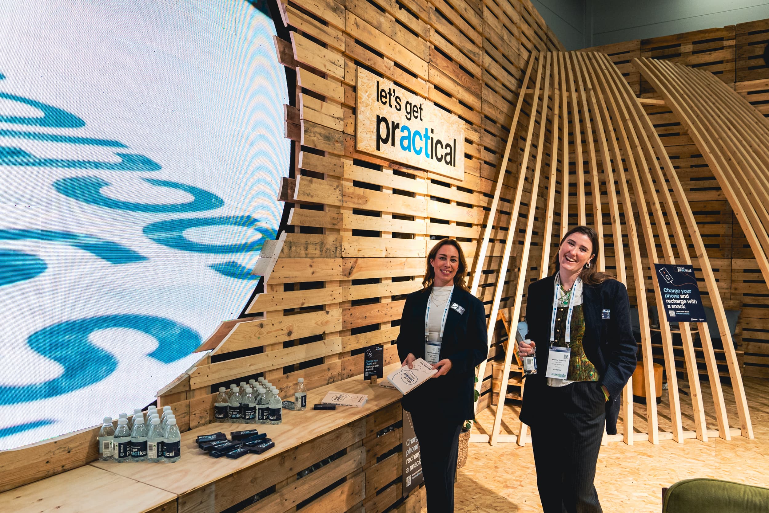 Renas circular exhibition stand at ONS 2024 built from reused pallets (4)